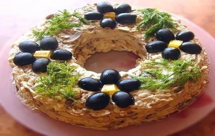 Очень вкусный салат, в который влюбляешься мгновенно! По крайней мере, с моими домашними произошло именно так! Очень вкусный салат, в который влюбляешься мгновенно! По крайней мере, с моими домашними произошло именно так!