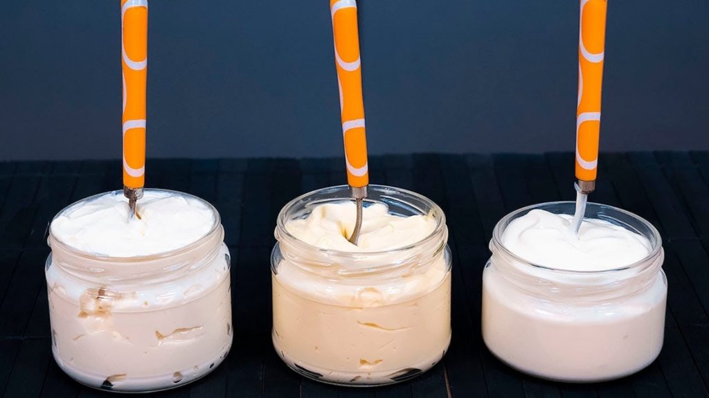 Ложка будет стоять: майонез, который получается всегда! 3 рецепта домашнего майонеза