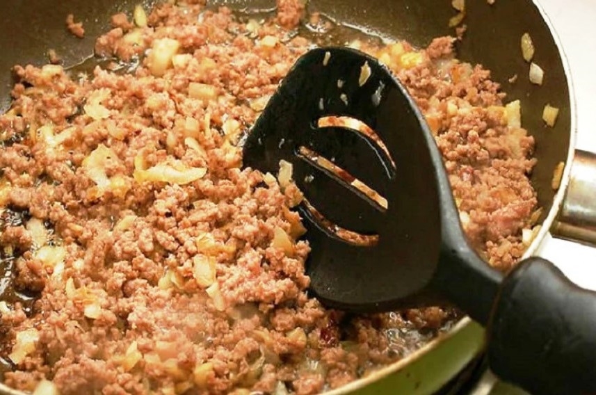 Вы уверены, что умеете обжаривать фарш? Покажу, как сделать так, чтобы он оставался сочным и мягким