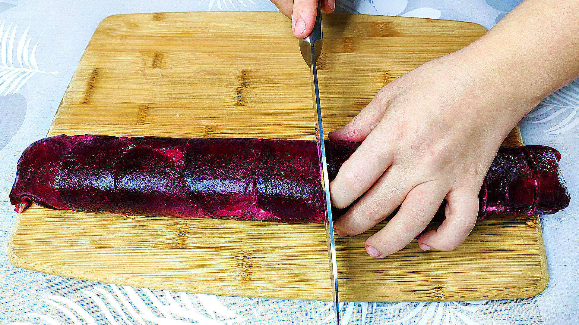 Эта закуска понравилась не только мне но и моим гостям! Каждый год готовлю на праздничный стол!