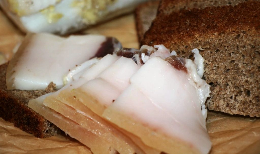 Торговка на рынке научила солить сало по новому рецепту. Теперь этот рецепт — мой фаворит Торговка на рынке научила солить сало по новому рецепту. Теперь этот рецепт — мой фаворит