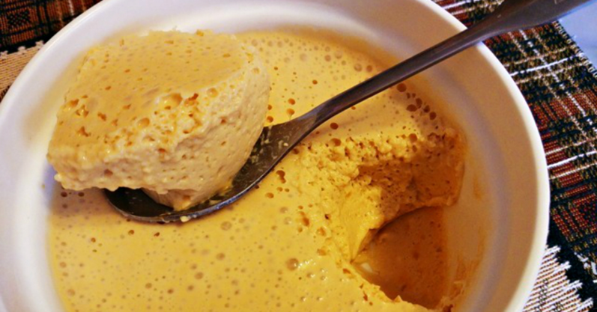 Совсем простой рецепт десерта из ряженки «Нежные объятия» — очень похож на крем-брюле, но еще лучше!