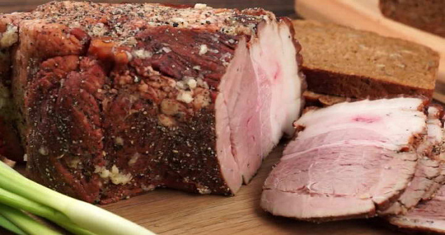 Грудинка в луковой шелухе - аппетитная, вкусная и нежная. Отличная альтернатива колбасе