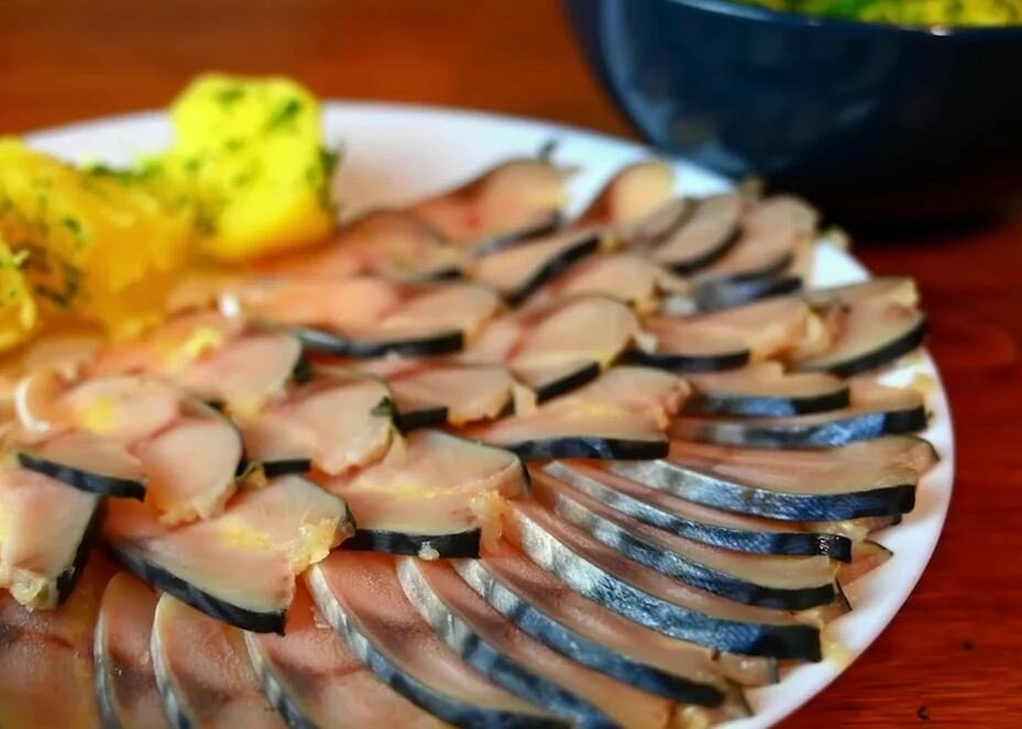 Скумбрия "Улёт" - такой рецепт многие хозяйки еще не видели и не даже готовили. Это же гениально! Просто, оригинально и так вкусненько! эту закуску 100% обязательно оцените!