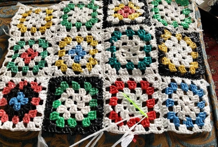 Пристроила целую накопившуюся гору пакетов. Показываю, какую полезность я придумала