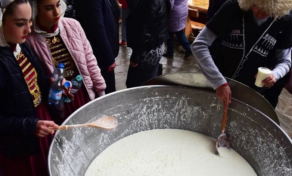 Чем завтракают на Кавказе, чтобы дожить до 100 лет? Показываю завтрак долгожителя Чем завтракают на Кавказе, чтобы дожить до 100 лет? Показываю завтрак долгожителя