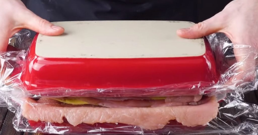 ВЫКЛАДЫВАЕШЬ 4 КГ КУРЯТИНЫ В ФОРМУ — И НЕДЕЛЮ МОЖЕШЬ НЕ ГОТОВИТЬ! Этот рецепт позволяет сохранить время. Просто меняю гарниры, и все довольны.