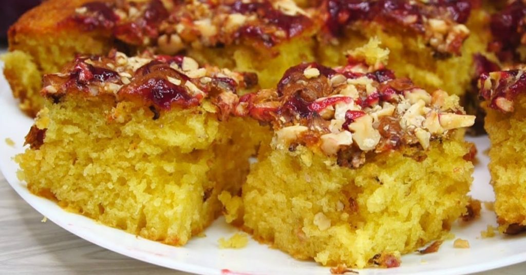 Кладу разные добавки по настроению. Быстрая выпечка не надоедает! ? «КУДРЯШ» — ВКУСНЫЙ И ПРОСТОЙ ПИРОГ НА КЕФИРЕ.