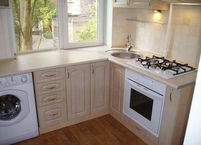 Как использовать зону подоконника, чтобы увеличить полезную площадь кухни