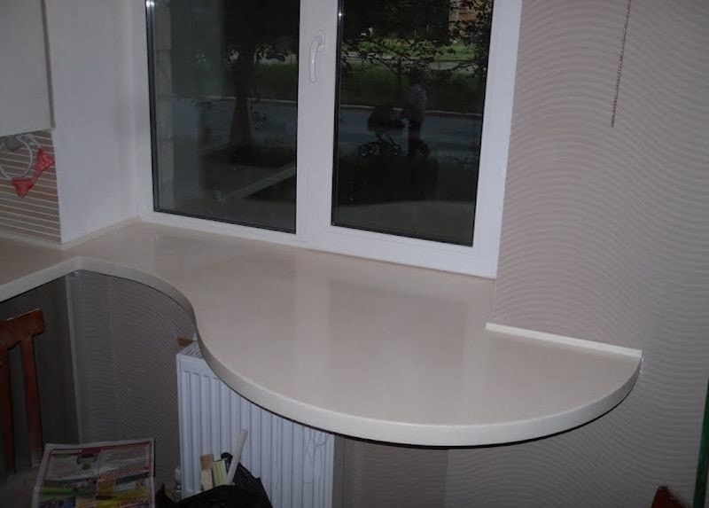 Как использовать зону подоконника, чтобы увеличить полезную площадь кухни