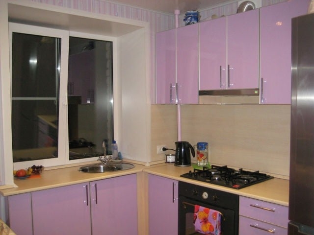 Как использовать зону подоконника, чтобы увеличить полезную площадь кухни