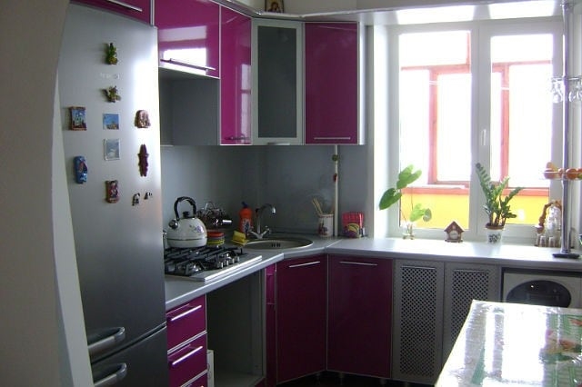 Как использовать зону подоконника, чтобы увеличить полезную площадь кухни