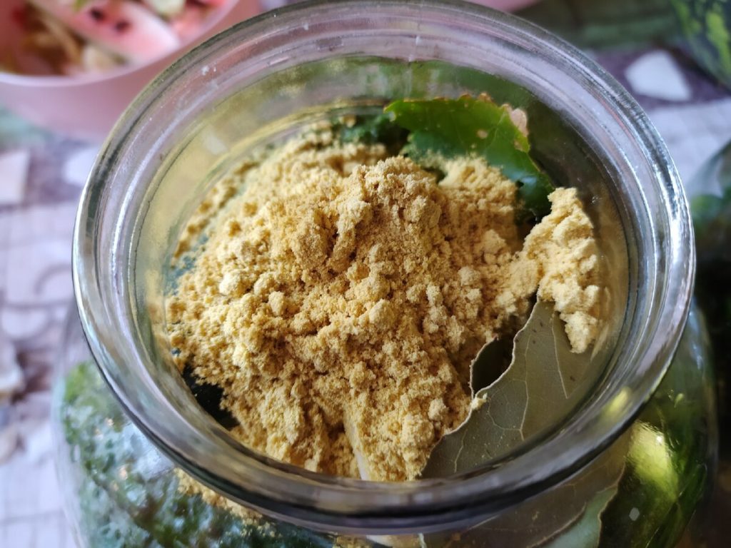 Горчица по рецепту из старой тетради нравится всем без исключения. Вкусная и острая, а готова через два часа.