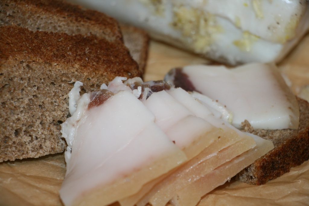 Торговка на рынке научила солить сало по новому рецепту. Теперь этот рецепт - мой фаворит Торговка на рынке научила солить сало по новому рецепту. Теперь этот рецепт - мой фаворит