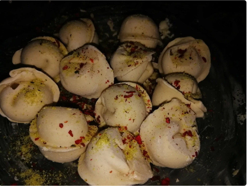 Сын научил варить пельмени без воды и кастрюль за 5 минут. В собственном соку.Этому способу приготовления пельменей подходит русская народная поговорка - лень на выдумки хитра. Сын научил варить пельмени без воды и кастрюль за 5 минут. В собственном соку.Этому способу приготовления пельменей подходит русская народная поговорка - лень на выдумки хитра.